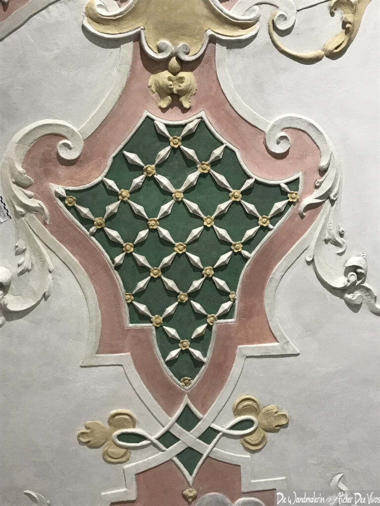 Restaurierung der Stuckmalerei in der St. Blasius Kirche in Ehingen.