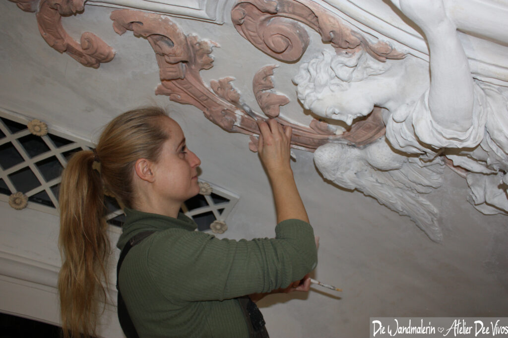 Restaurierung der Stuckmalerei in der Ave-Maria Kirche in Deggingen.